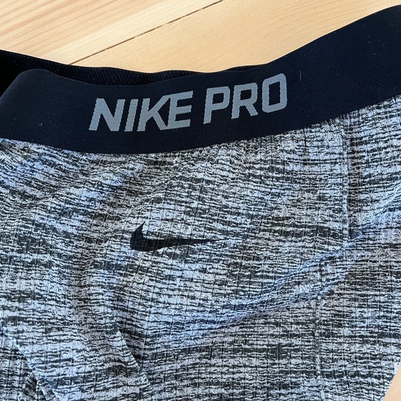 Nike Pro Legging NWOT - Picture 3 of 4